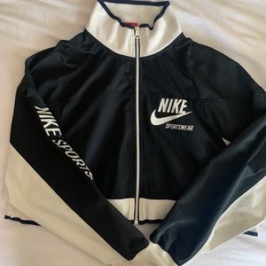 Nike Cropped Windbreaker